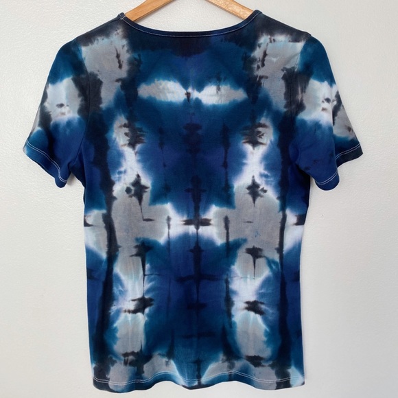 The B.B. V-Neck - Picture 2 of 4